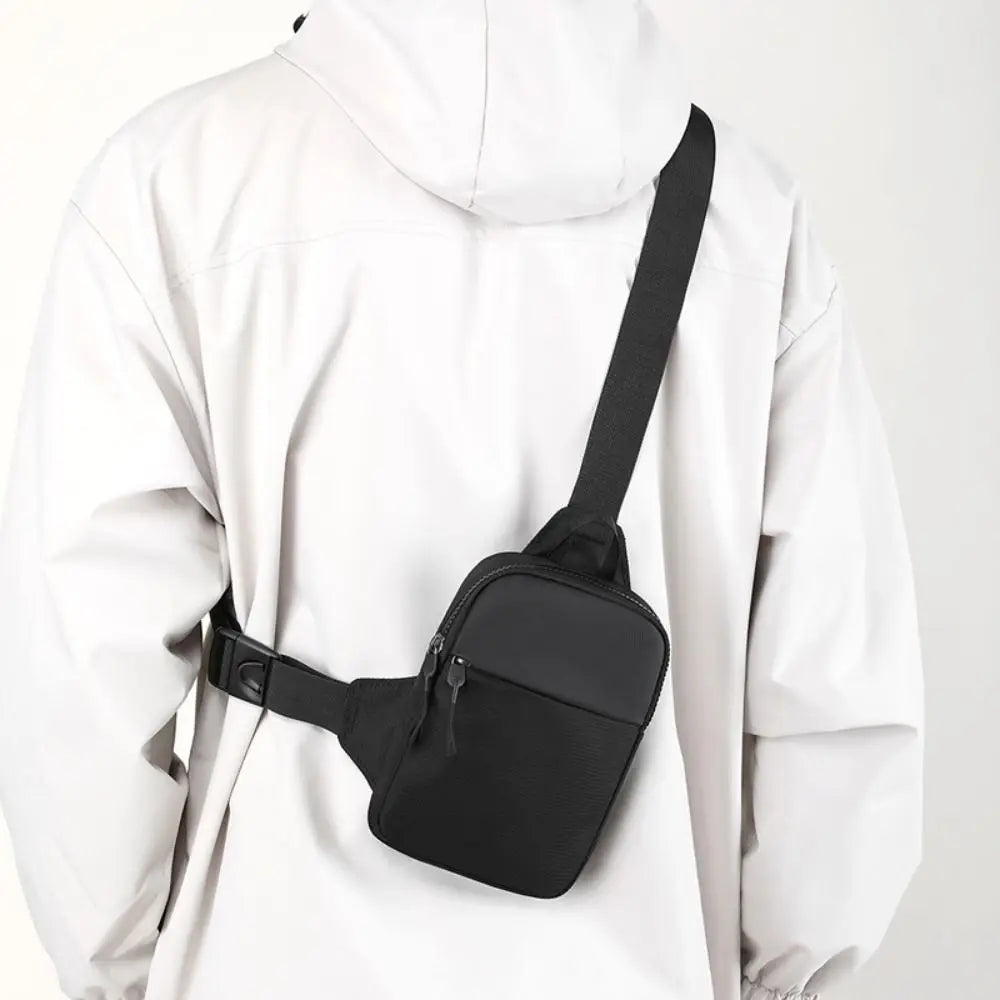 Sacoche poitrine homme noire et fonctionnelle
