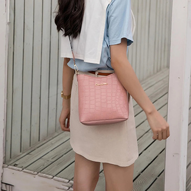 Sacoche mini luxe avec logo doré